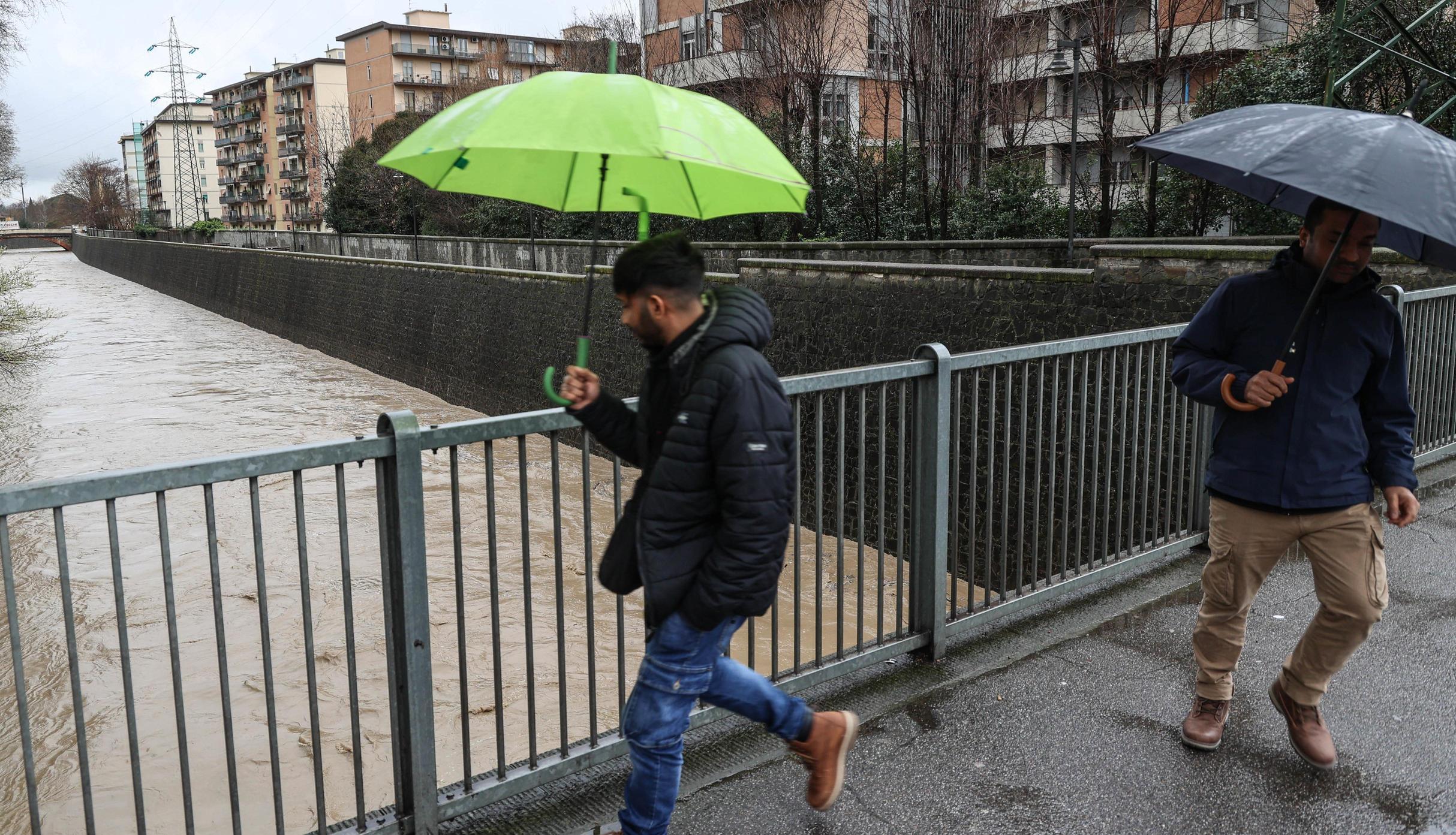 Firenze ora rialza la testa. Riaperti parchi e giardini: "Al lavoro sui fossi tombati"