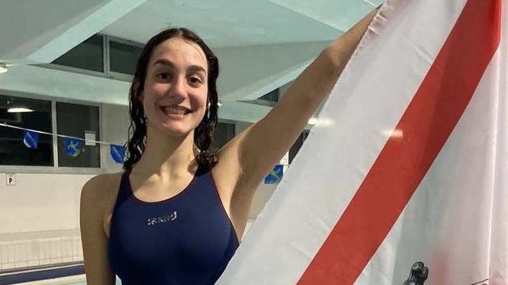 Giulia Mencarelli, la giovane nuotatric pratese ha gareggiato in Azzurro in Provenza