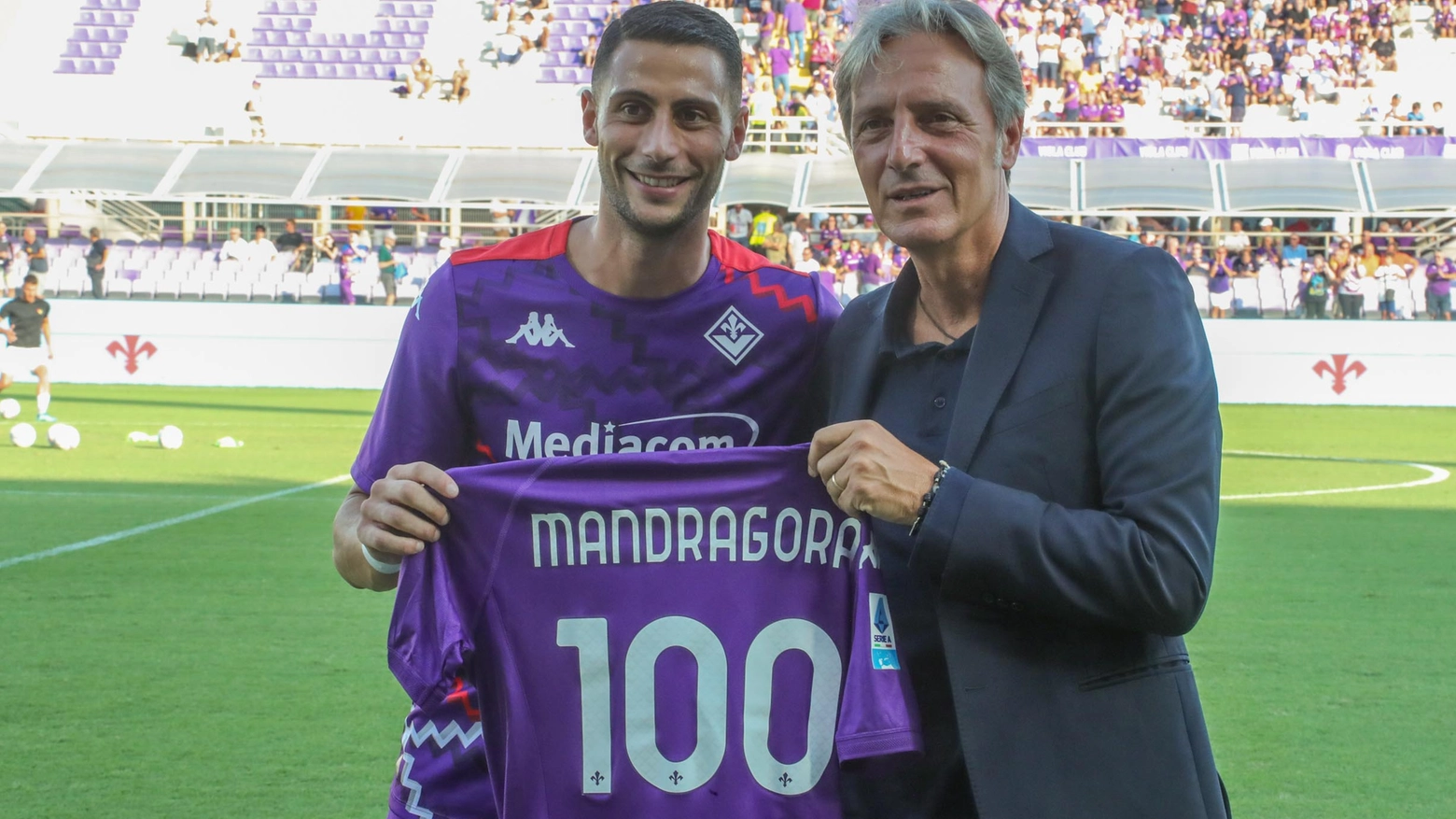 Il centrocampista della Fiorentina parla in sala stampa (una novità di quest'anno la presenza di un giocatore dopo l'allenatore) e tratteggia il momento della squadra