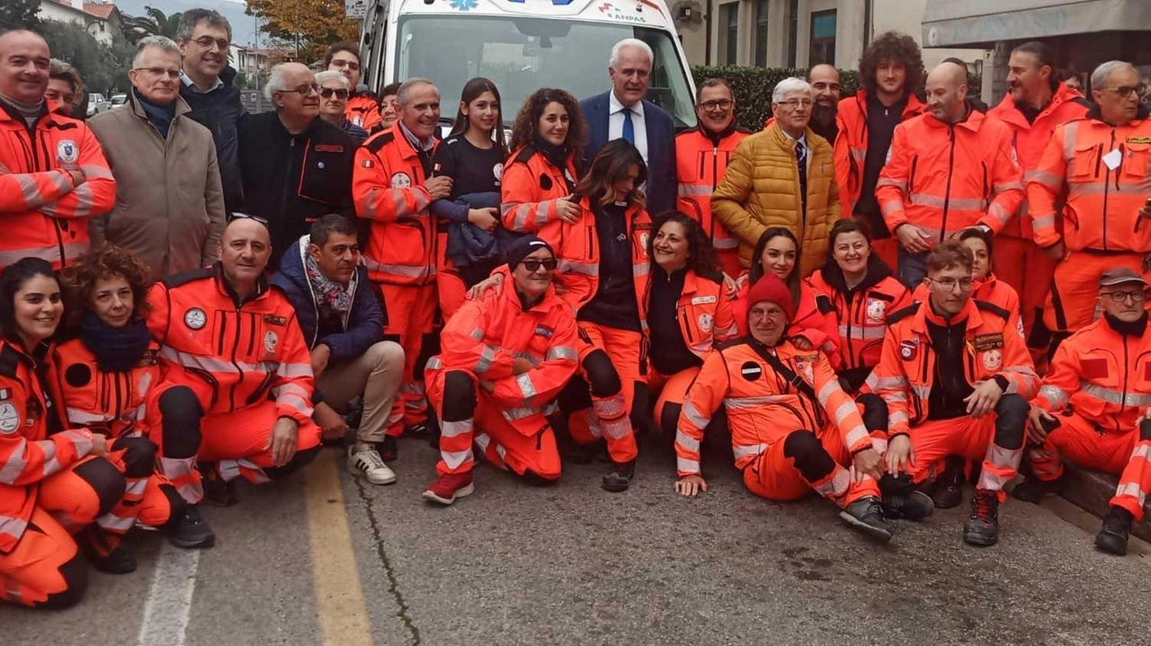 Secci, presidente dell’associazione: "Non c’è grande interesse, basterebbero poche ore". Volontari in campo per accompagnare gli anziani delle zone di San Giorgio a Colonica e Paperino. .