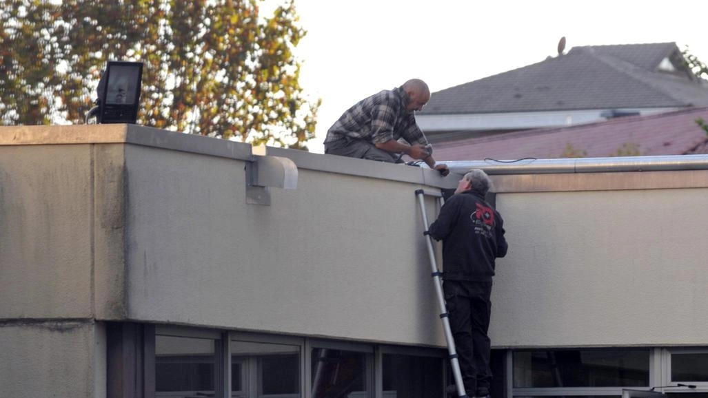 Consiglieri di Montespertoli di Tutti sollevano problemi di infiltrazioni d'acqua nella palestra e aule della scuola media di via Verdi. Interrogazione in Consiglio Comunale per risolvere criticità