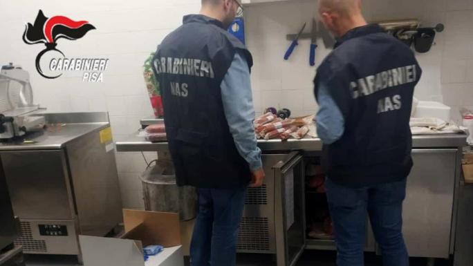 Ristorante nei guai: sequestrati 200 kg di alimenti privi di tracciabilità