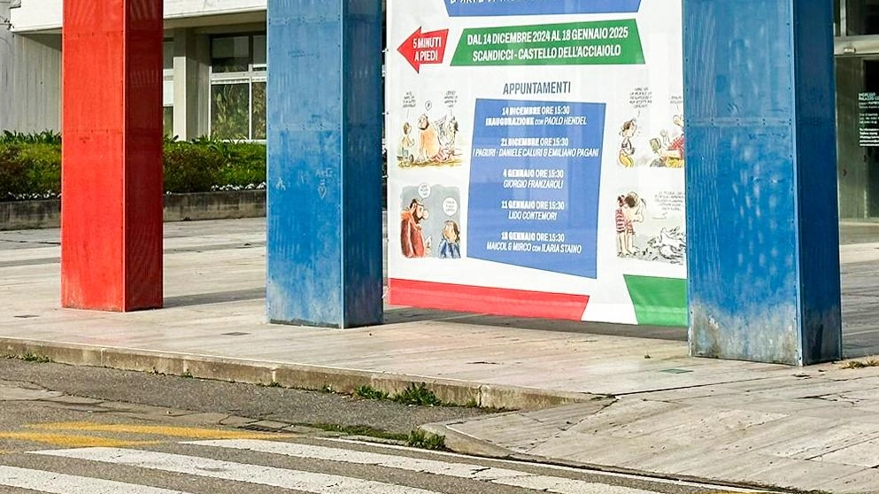 I simboli dell’amministrazione usati per sponsorizzare la mostra. Bellosi: "Sporcizia e disuso. Serve un rilancio immediato". .