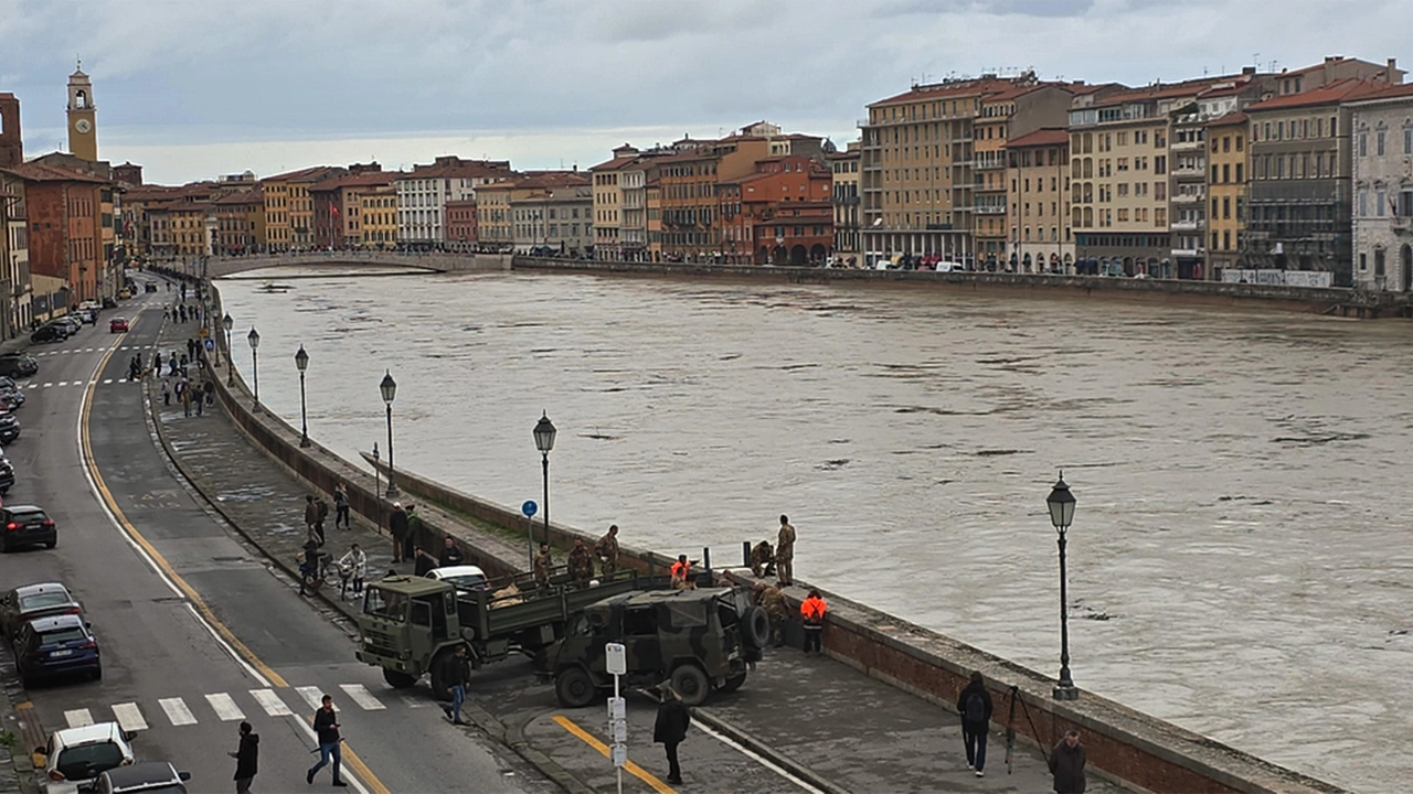 La piena dell'Arno a Pisa