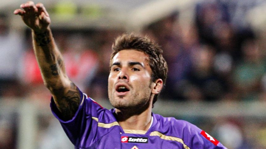 Adrian Mutu in maglia viola