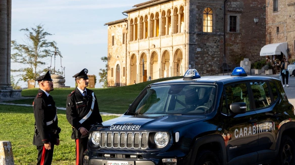 Bel colpo dei carabinieri della compagnia di Montepulciano Arrestato il presunto palo di due ladri incappucciati che provavano a rubare in una villa