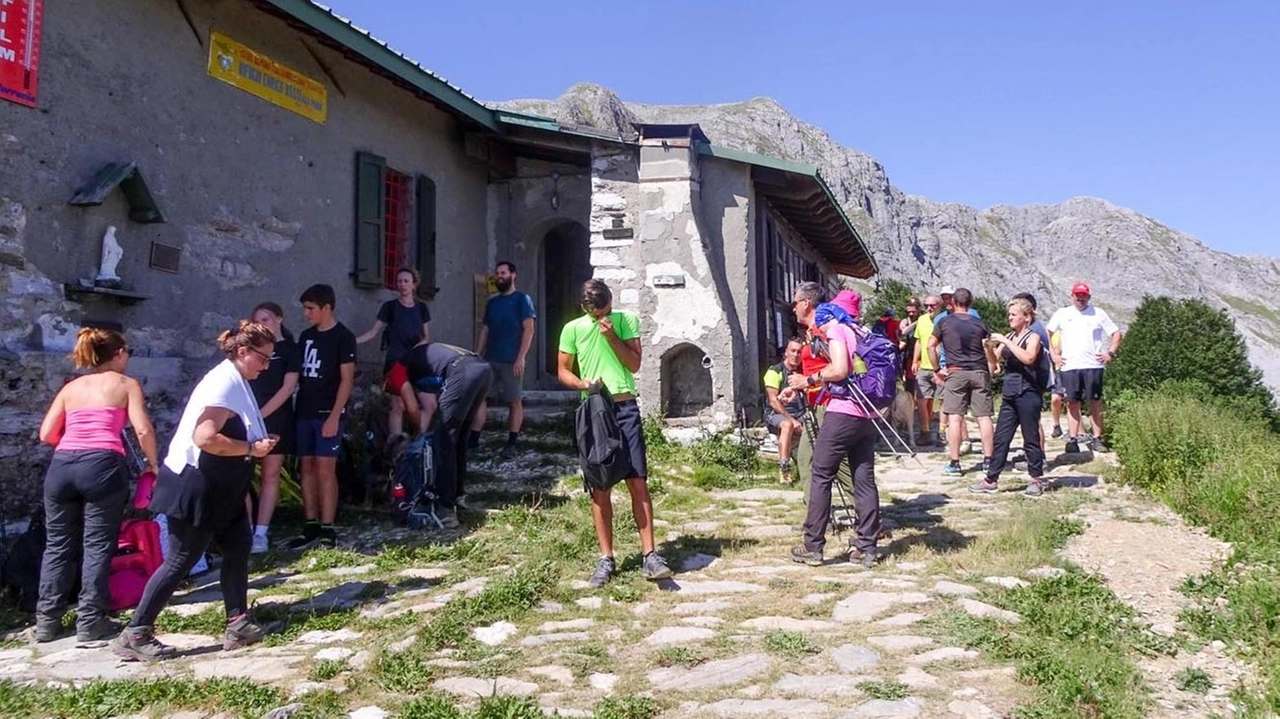 L’esterno del rifugio Rossi (Foto Borghesi)