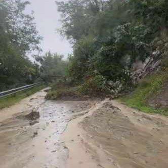 Maltempo, colpita anche l’Alta Toscana. Smottamenti e strade chiuse, niente scuola a Marradi