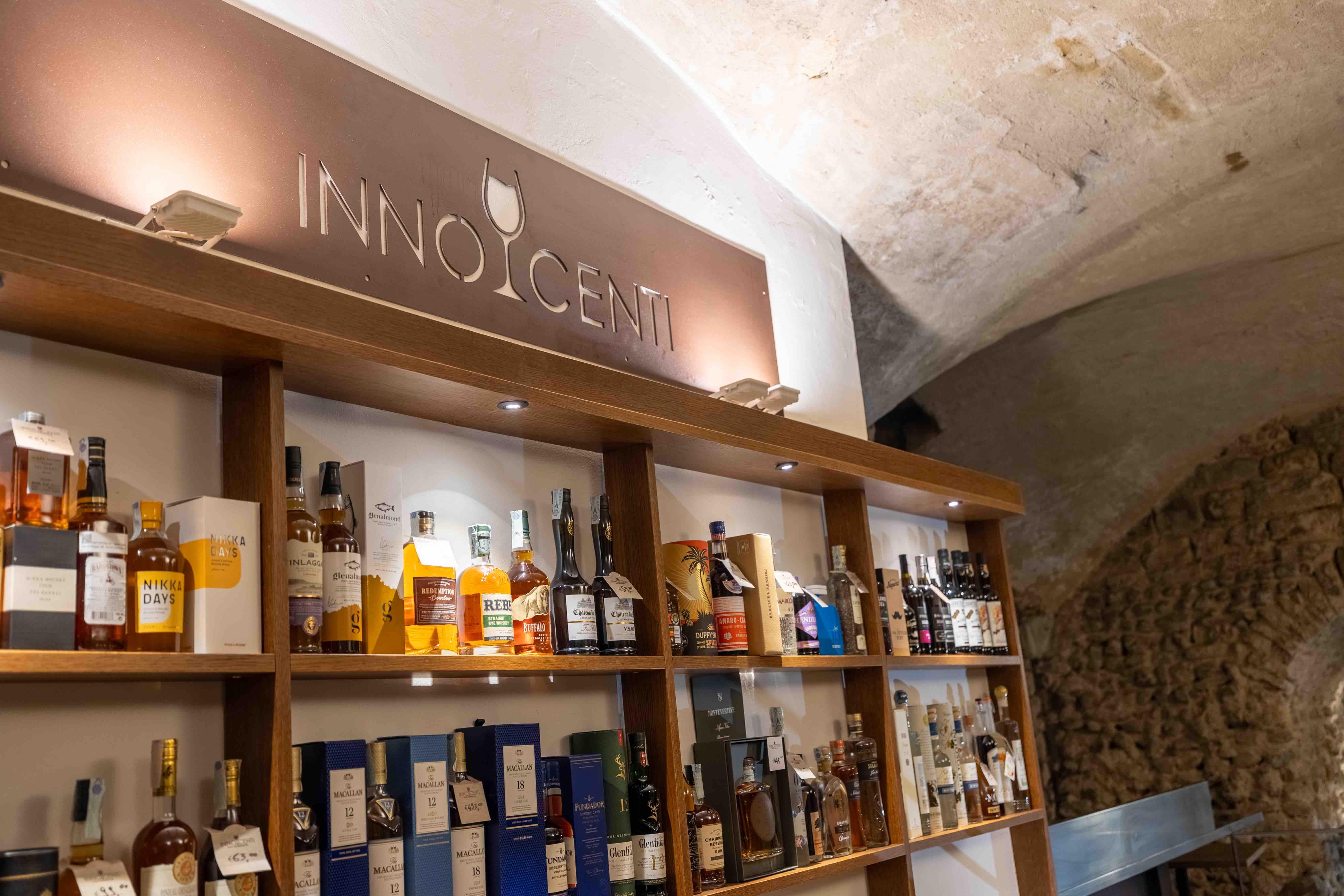 https://www.lanazione.it/image-service/view/acePublic/alias/contentid/ZTM5OTdhODYtMzA4Mi00/0/firenze-apre-innocenti-wine-experiences.jpeg