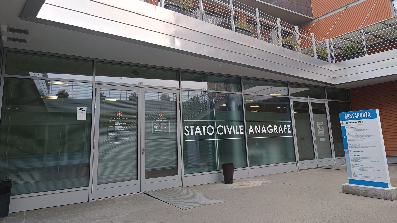 L'ufficio anagrafe a Sesta Porta