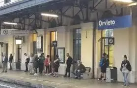 Il treno da Roma arriverà più tardi. Esplode la rabbia dei pendolari