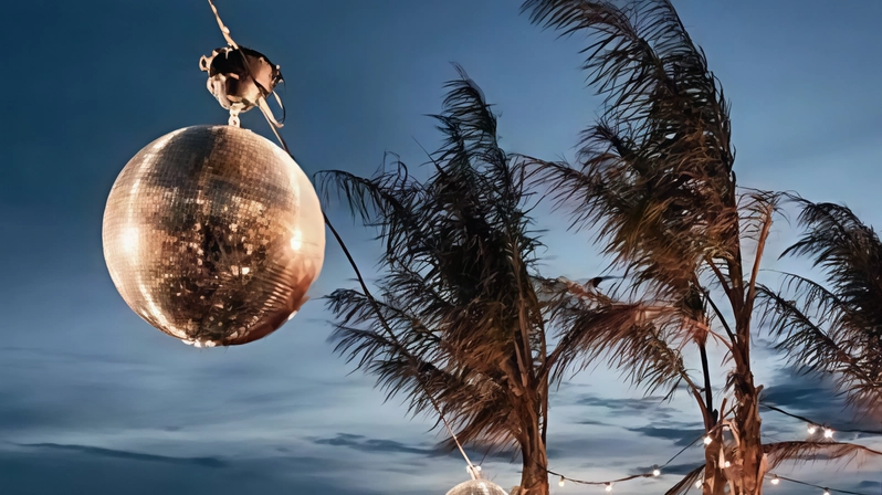 Una discoteca in spiaggia (foto di repertorio)