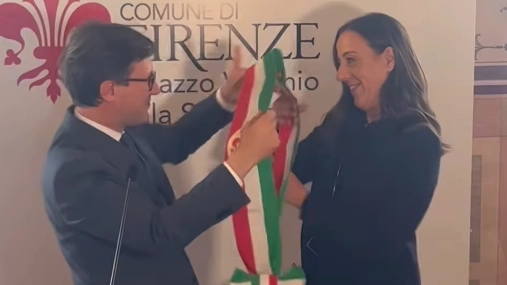 Firenze, Sara Funaro si insedia: “Uno dei momenti più intensi della mia vita”. La commozione di Nardella