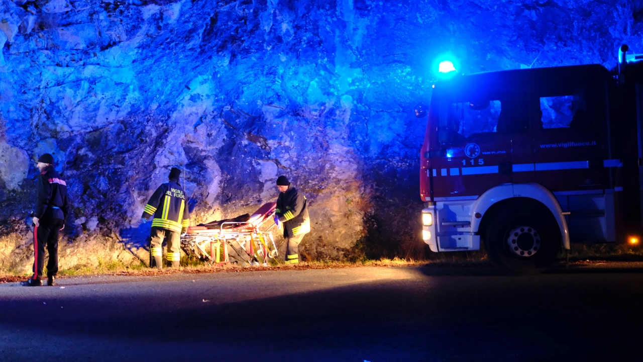 I vigili del fuoco sul posto (Foto Pasquali)