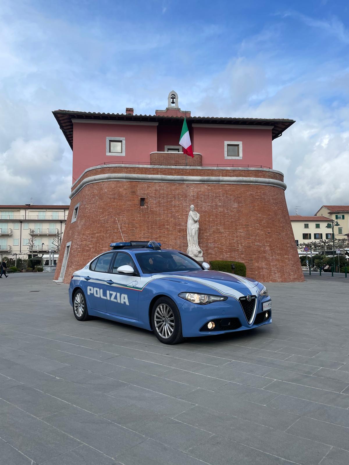 Strappano dal polso orologi di lusso, gli episodi a Forte dei Marmi: denunciati due giovani