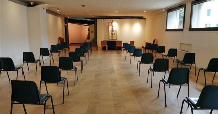 https://www.lanazione.it/image-service/view/acePublic/alias/contentid/ZTQwOTY3ODktZWRkNS00/0/l-incontro-e-alla-sala-del-basolato-di-fiesole.jpeg