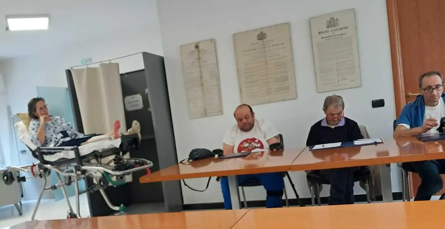 Seduta Di Consiglio Ad Alta Tensione. In Barella Per Votare Il Consuntivo