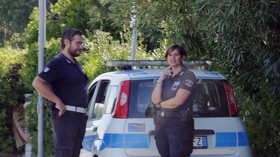 Nuova casa per i vigili. Valzer di servizi