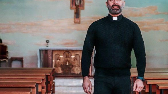 Don Cosimo Schena (foto), il prete-influecer, sarà al santuario di Santa Caterina da Siena domani per la sua rubrica “I...