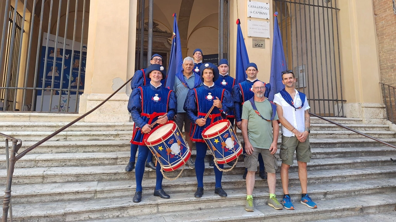 L'omaggio del Nicchio agli ospiti del Campansi