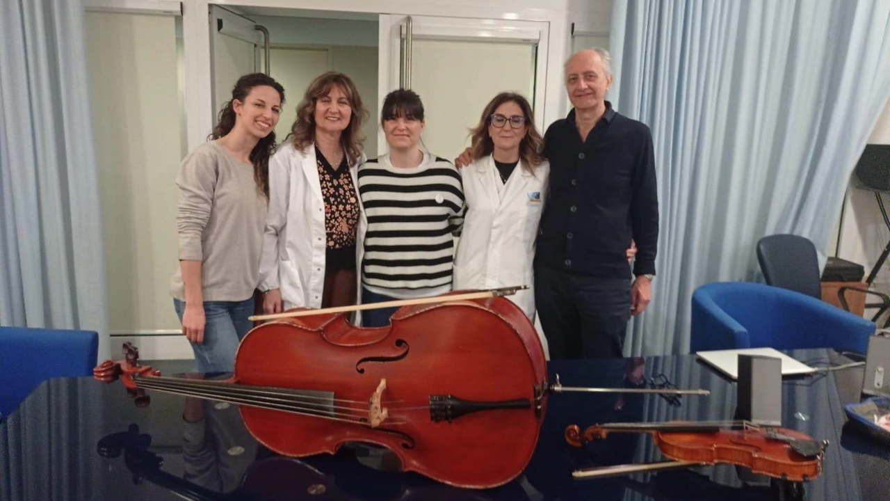 Oncologia dell'ospedale Valdarno, l'incontro di musicoterapia ed estetica per il benessere psico-fisico delle persone