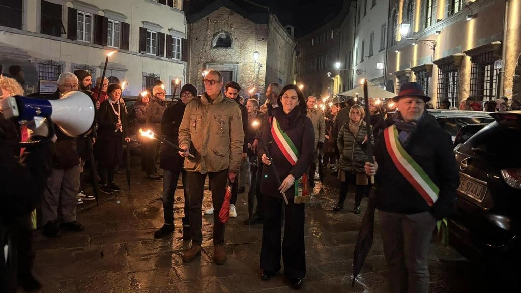 Fiaccolata per la pace. Tanta partecipazione