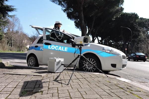 https://www.lanazione.it/image-service/view/acePublic/alias/contentid/ZTUyN2M0ZTUtZDUyZi00/0/polizia-locale.jpeg