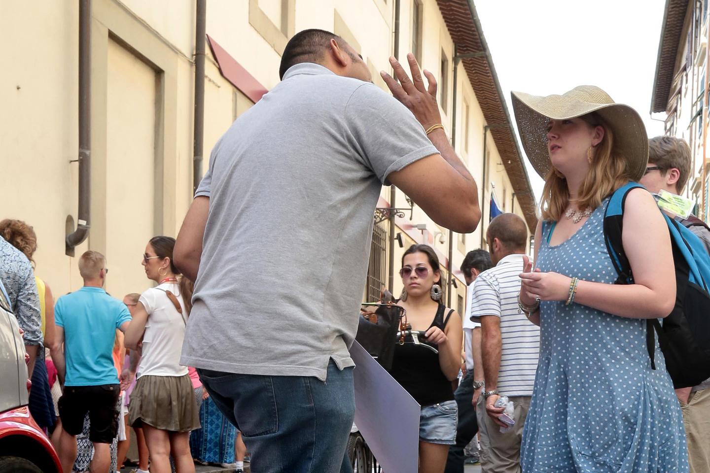 Le nuove offerte ai turisti: "Con 60 euro giri e bevi fra i segreti di Firenze". E il trash diventa business