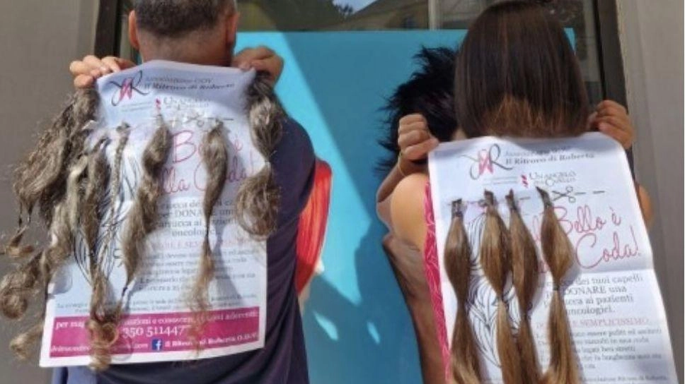 Prof e alunna donano i capelli. Gesto di solidarietà al Marconi