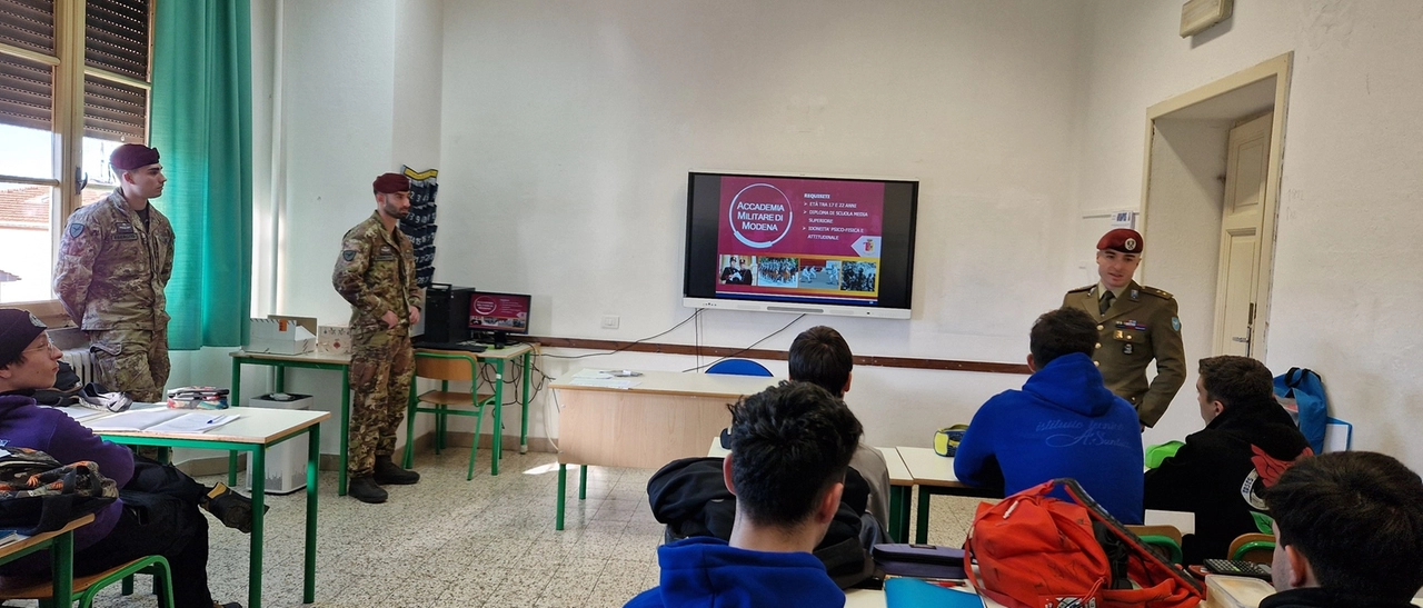 L’Esercito Italiano in classe per informare gli studenti di V Itis