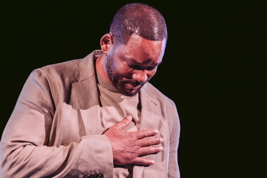 Will Smith si commuove sul palco del Teatro del Silenzio