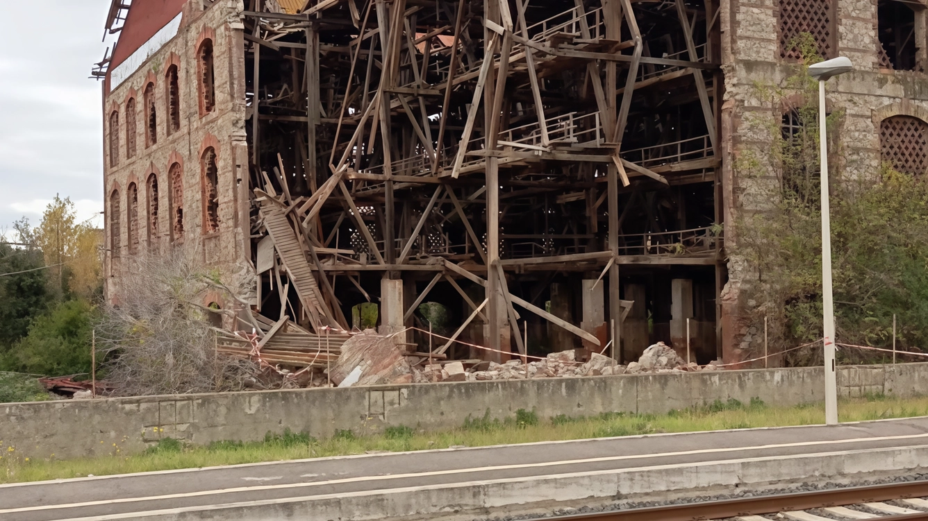 Un nuovo crollo alla ex Sitoco. Tra i residenti cresce la paura