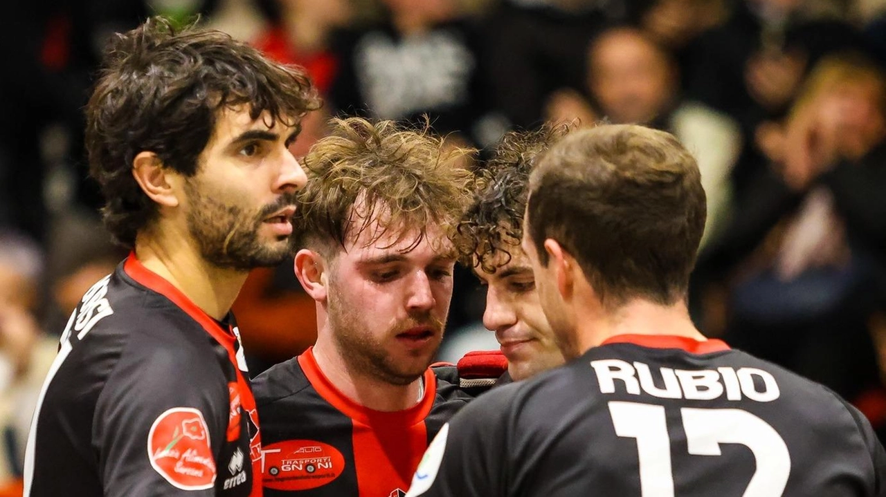 I giocatori dell’Hockey Sarzana esultano dopo la vittoria sull’Uttigen in Ws Europe Cup: questa sera la sfida al Bassano (foto. Marco Dallara)