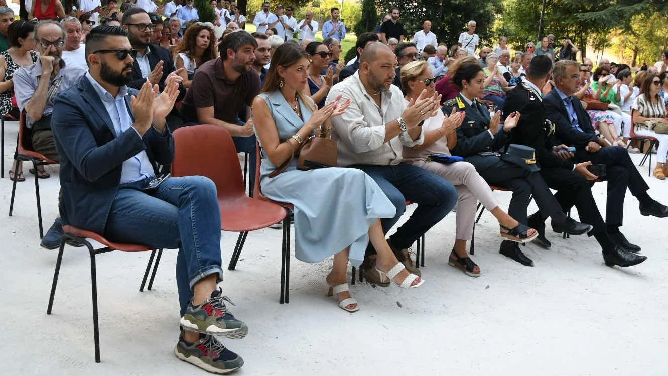 "Un ritorno agli antichi splendori". Spazi floreali, fontane e sentieri . Villa Rinchiostra si gode il suo parco