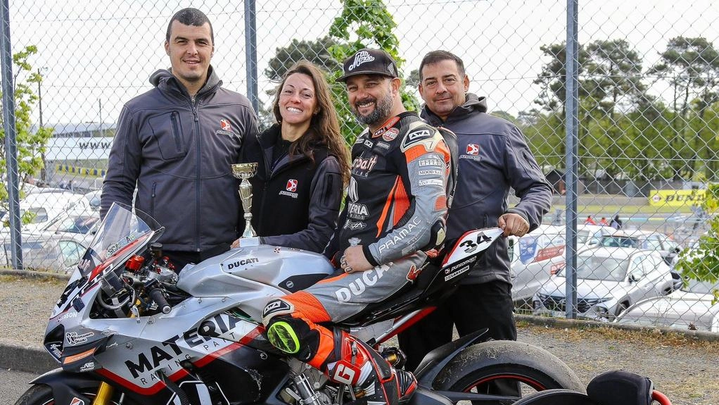 Alex Innoccenti in sella alla sua moto preparata da Luca Scassa Con lui il primo incontro nel 2016 e poi anni di collaborazioni