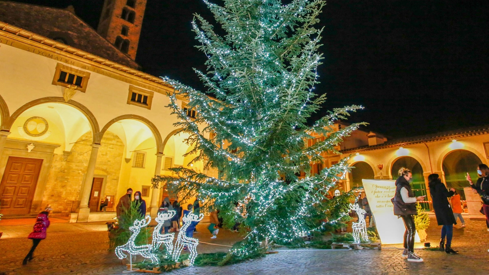 Commercianti, un Natale senza luci: "Niente fondi dal Comune, rinunciamo"