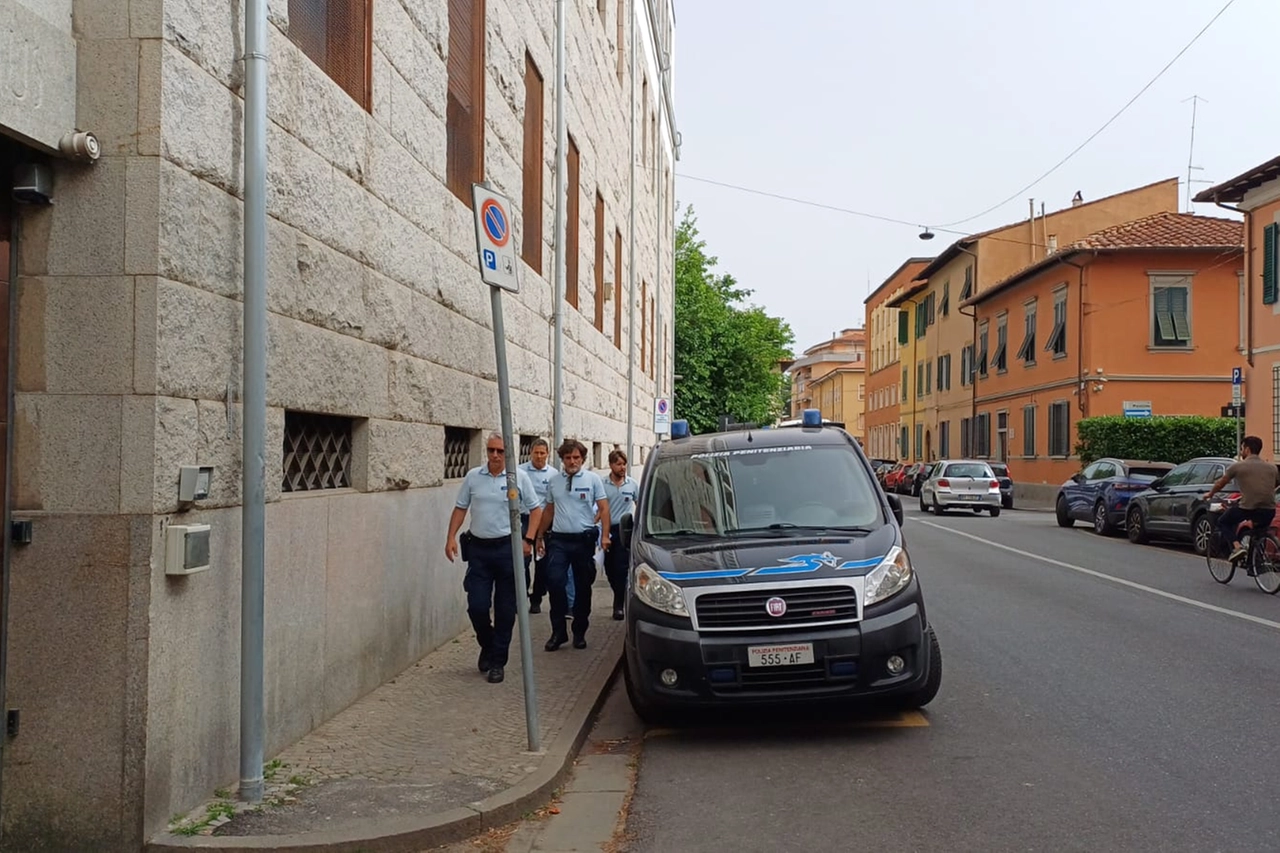 L'arrivo di Seung in tribunale a Pisa