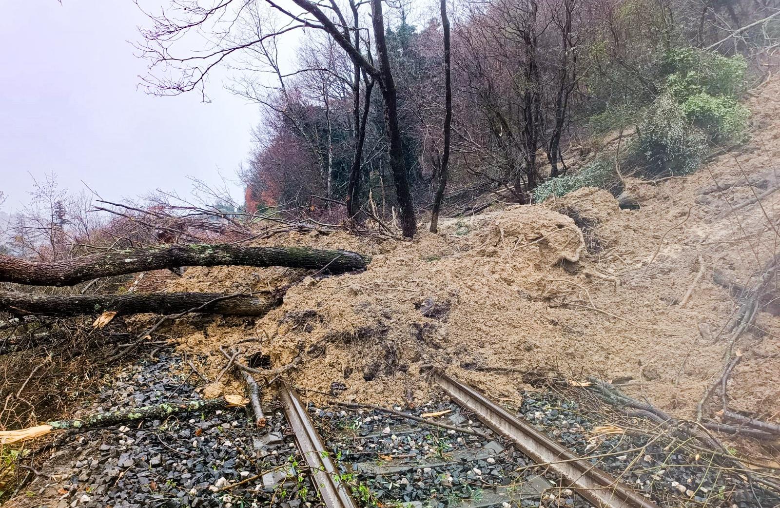 Il Mugello resta ferito. Volontari, fango e isolati: "La situazione è grave. Servono risorse subito"