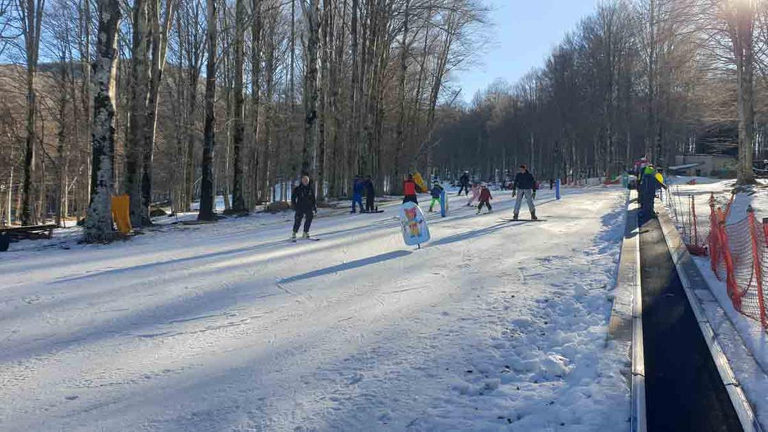 Lo scirocco nemico della neve, ma la vetta resiste e fa il pieno. Amiata, bilancio positivo delle festività