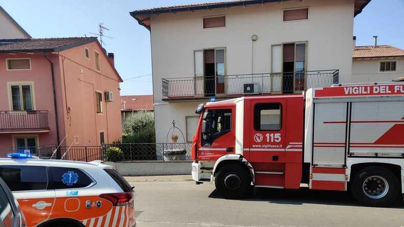 I due intossicati sono stati trasportati al pronto soccorso dell’ospedale San Jacopo di Pistoia. La causa scatenante è stata presumibilmente un quadro elettrico che si trovava in un locale seminterrato della palazzina a Montale