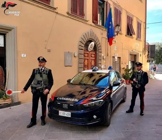 Ubriaco picchia un carabiniere. Intervento fuori dal supermercato dove l’uomo molestava i clienti