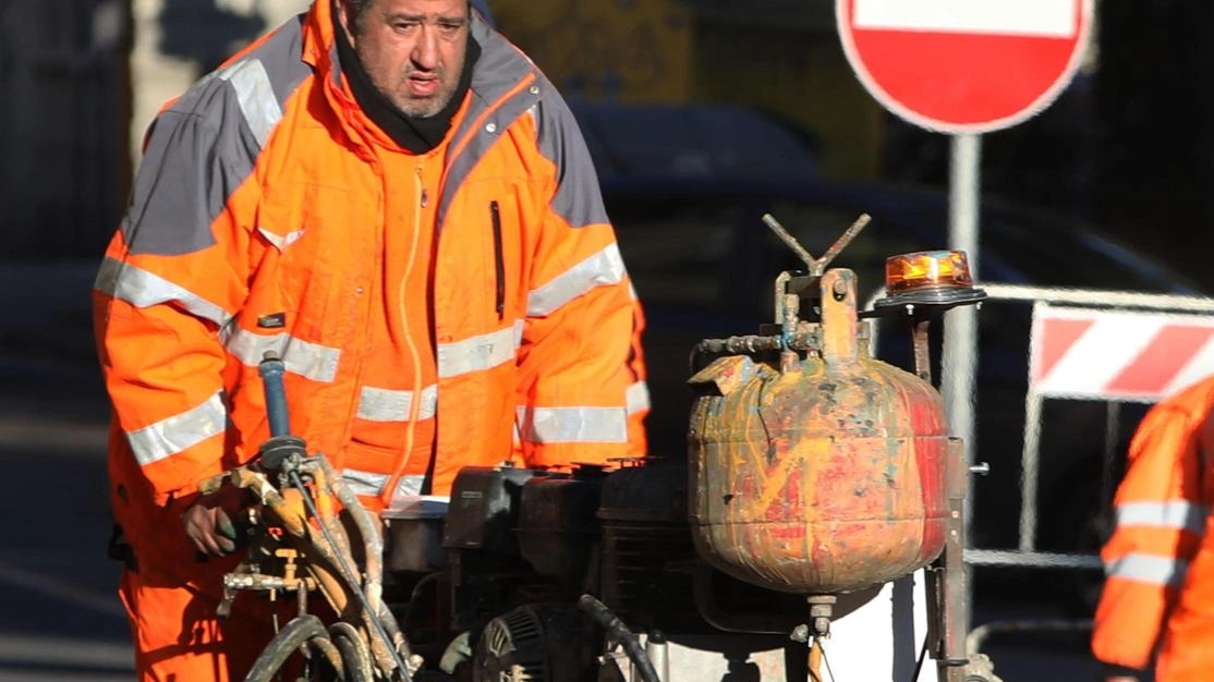 Arriva il via libera al piano definitivo. Da 17 i posti auto saliranno a 43. L’obiettivo è migliorare la viabilità. .