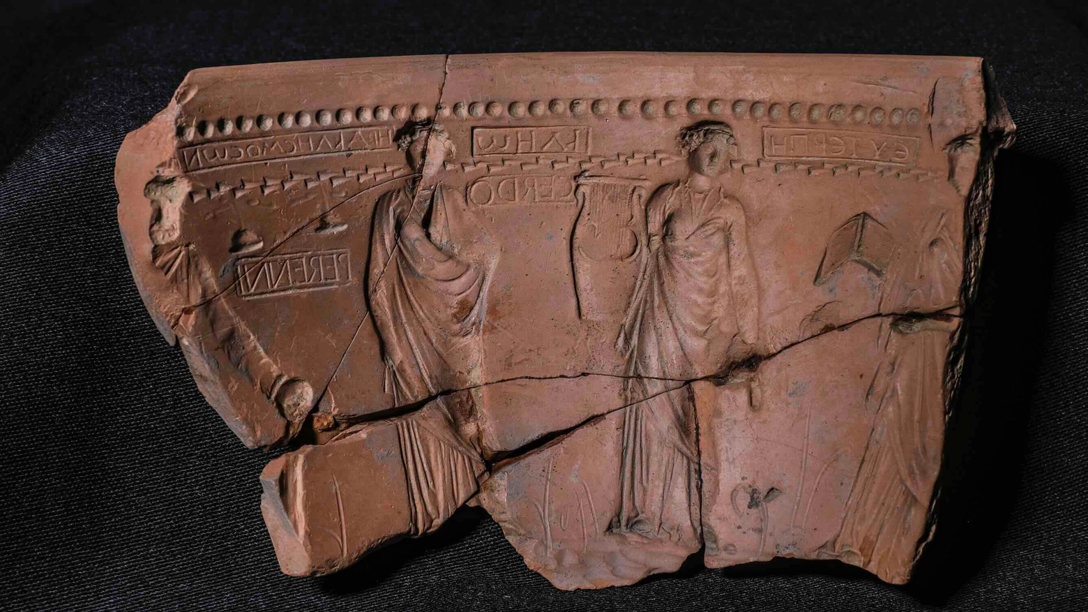 Il Museo Archeologico Nazionale ‘Gaio Cilnio Mecenate’ di Arezzo presenta una mostra che ripercorrere il legame tra la famiglia Vasari e la manifattura degli Arretina vasa