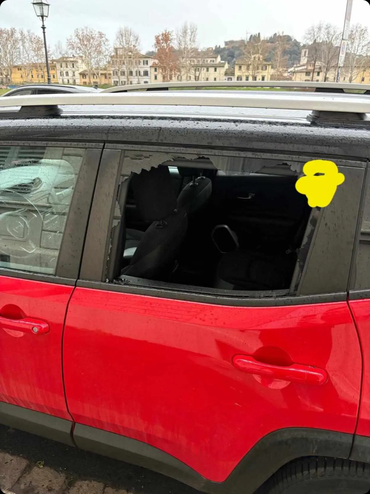 Spaccate alle auto: già quattro veicoli vandalizzati da inizio anno in zona Vittorio Veneto