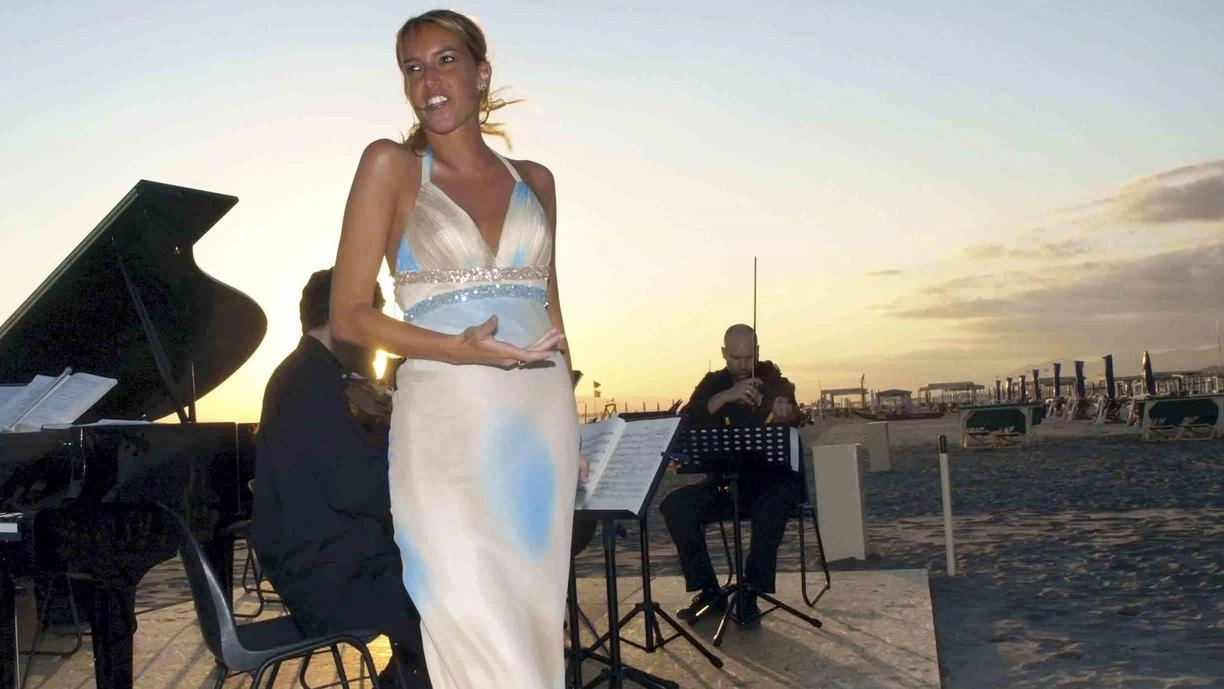 La Versilia anticipa le mode. Le spiagge glamour dei vip fanno tendenza in Italia