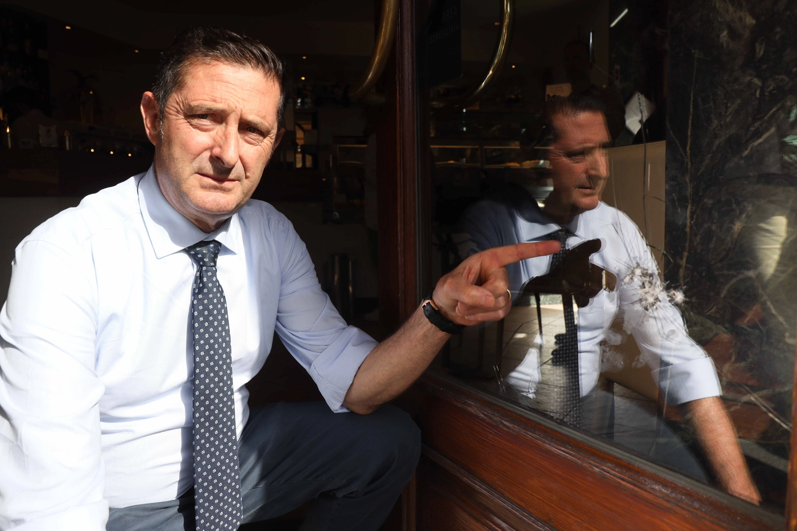 Aldo Cursano, presidente Confcommercio Firenze, visita un locale in centro che ha subito una spaccata