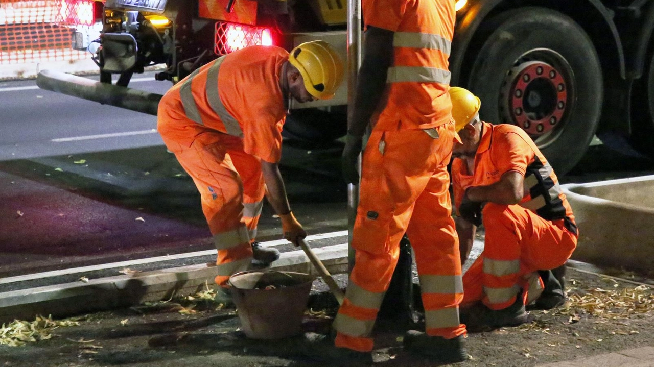 A Scandicci, interventi di riparazione al manto stradale della nuova semipedonalizzazione in via Aleardi. Modifiche alla viabilità per consentire i lavori. Prossima inaugurazione della riqualificazione dell'asse De Amicis - Aleardi Piazza della Repubblica.