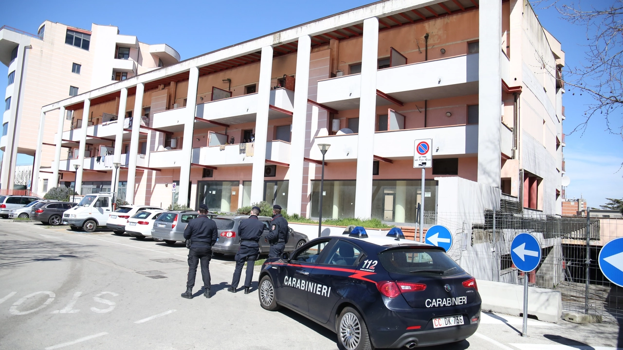 Il Palazzo rosa di via Rospicciano al centro di un piano di sgombero dopo anni di polemiche e svariati fatti di cronaca (foto d’archivio)