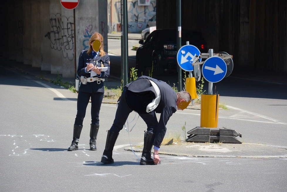 Provocano un incidente e scappano: riconosciuti dalle telecamere