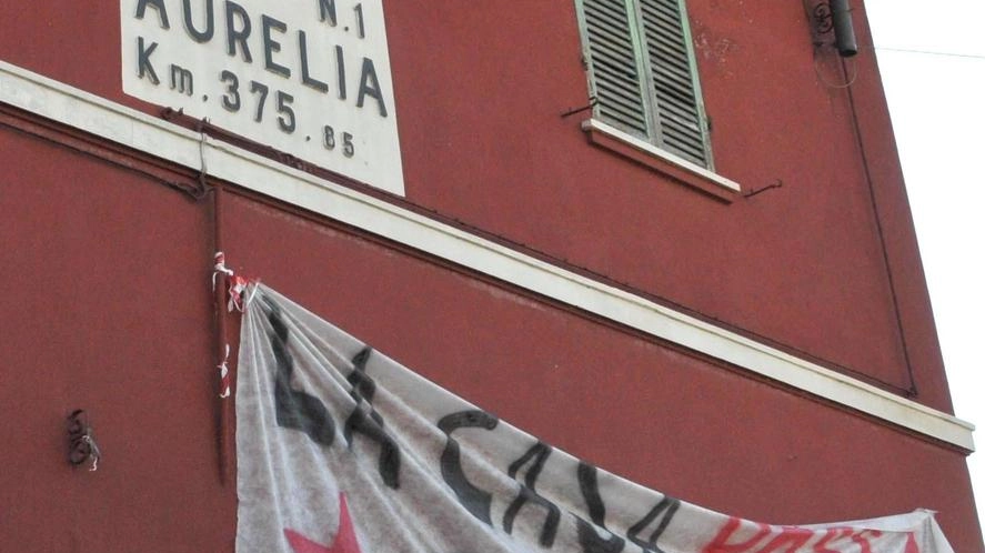 Casa Rossa: venti di protesta . Indetta manifestazione a Massa: "Costruiamo altri futuri"